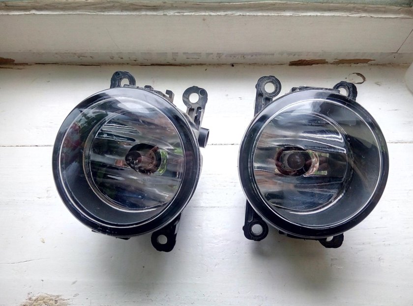 Противотуманные фары Логан 1