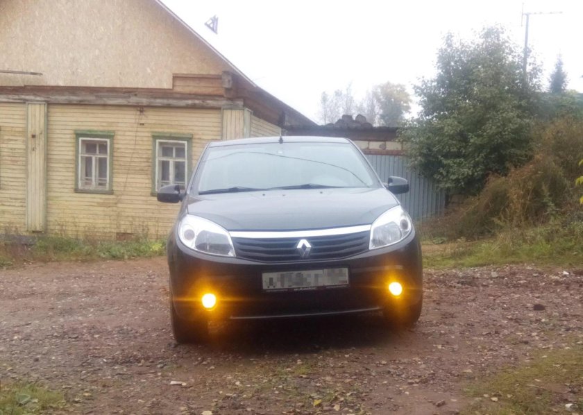 Renault Sandero 2011 лампа ПТФ