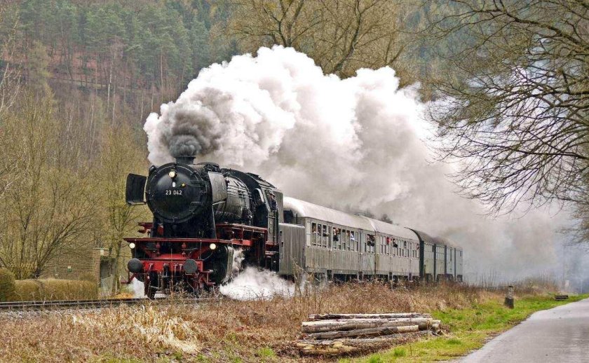 Паровоз с дымом