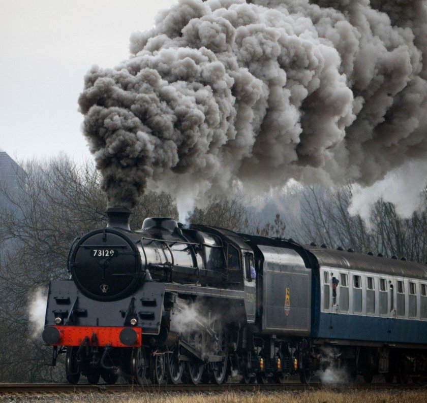 Паровоз с дымом
