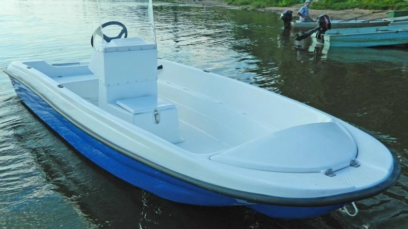 Стеклопластиковая лодка тримаран Пингвин