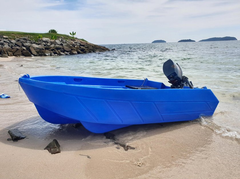 Лодка стелс 315 пластиковая