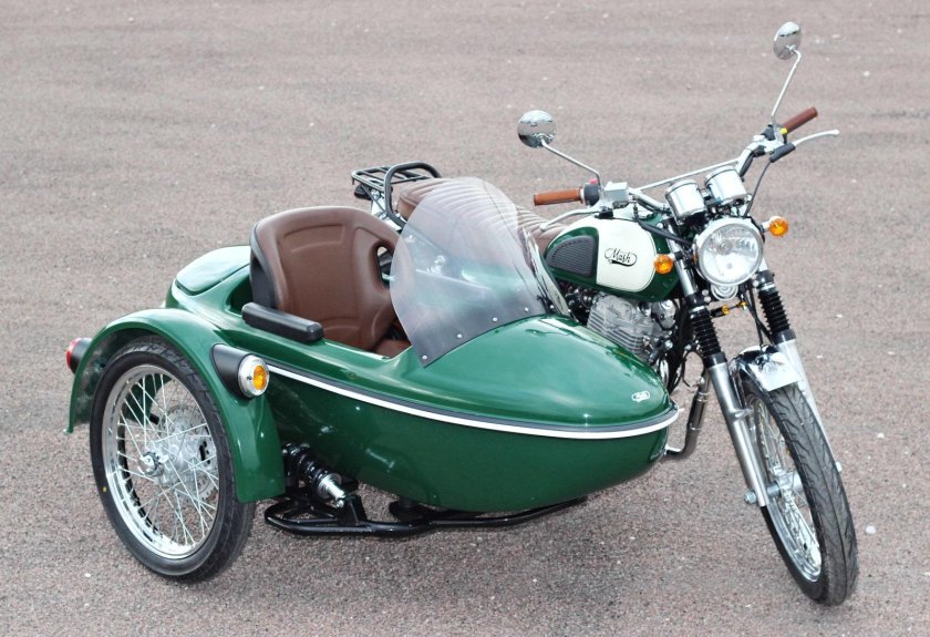 Мотоцикл Урал зеленый с коляской