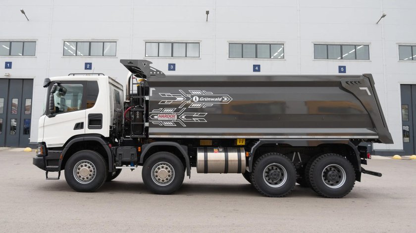 Самосвал Scania p440 8x4