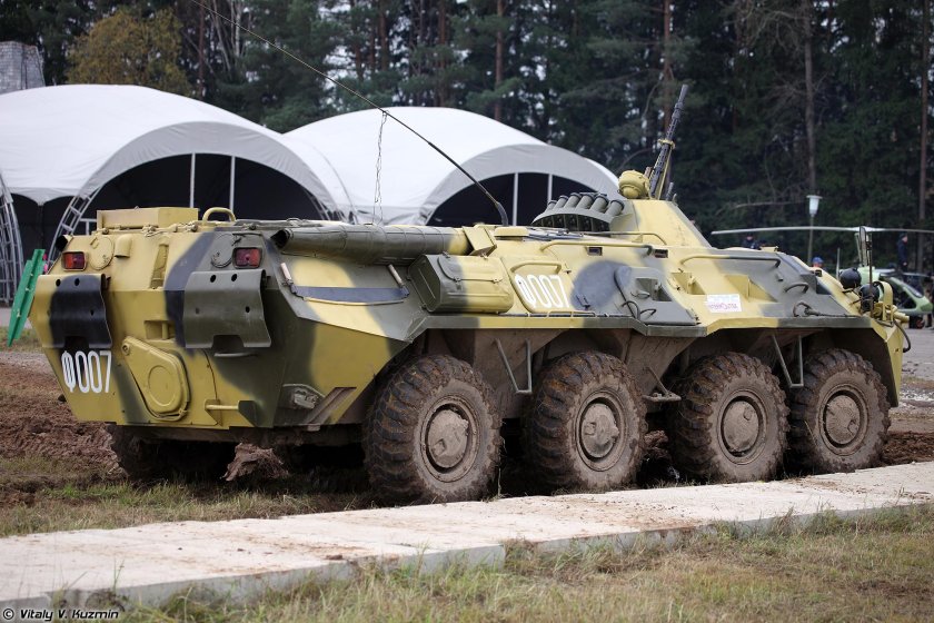 БТР на выставке