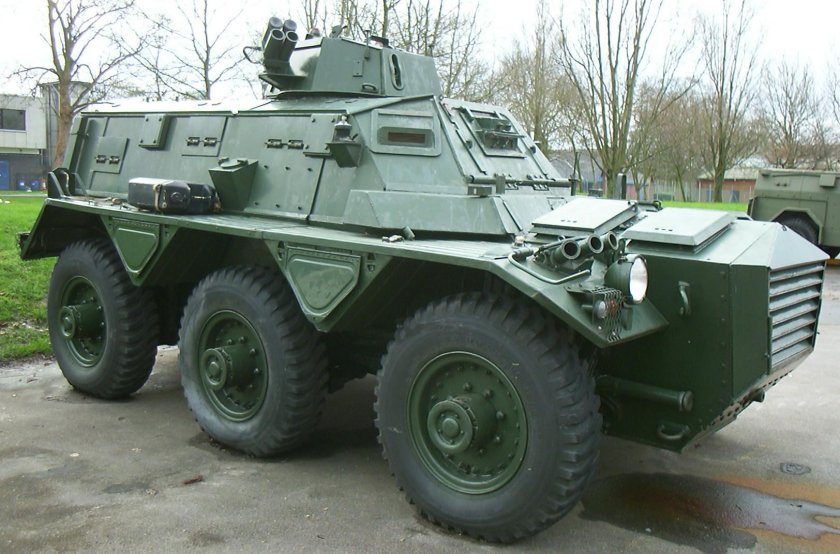Alvis fv603 Saracen