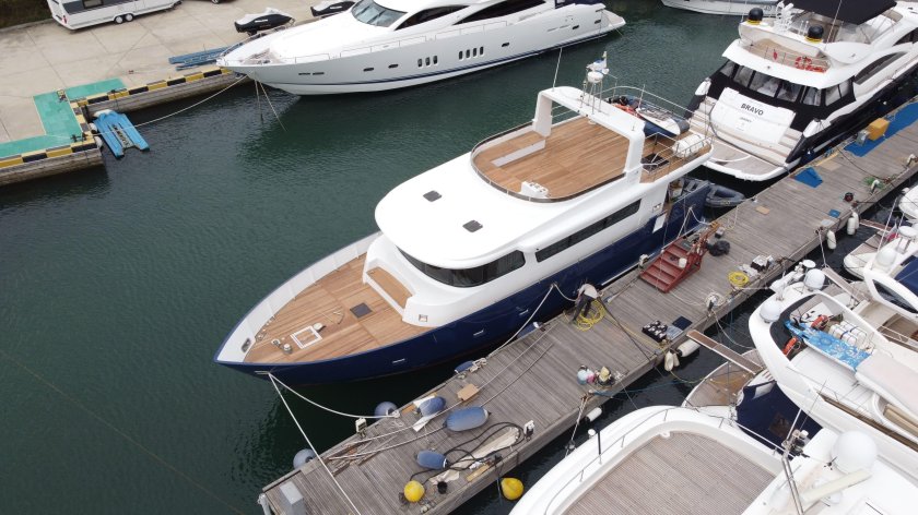 Popilov 19.99 стальная моторная яхта