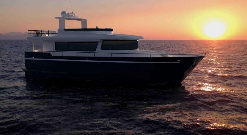 Стальная моторная яхта «Борей-24»