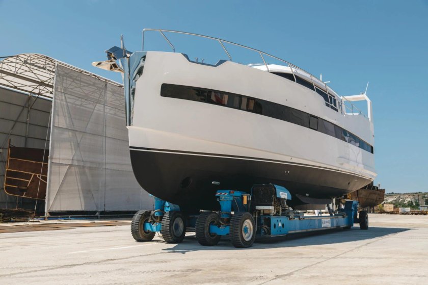 Стальная моторная яхта «Борей-24»