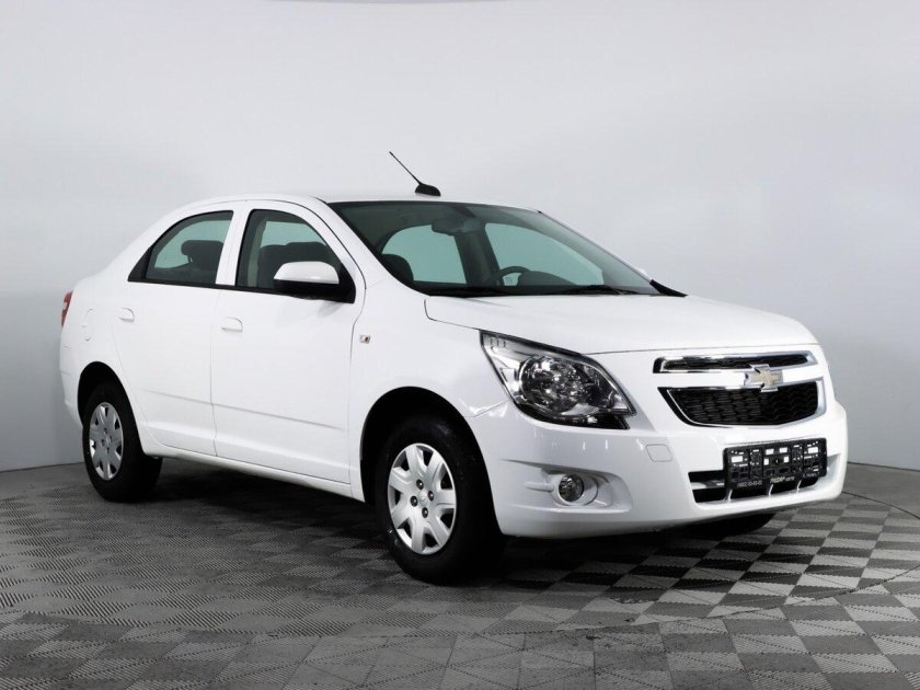 Chevrolet Cobalt белый