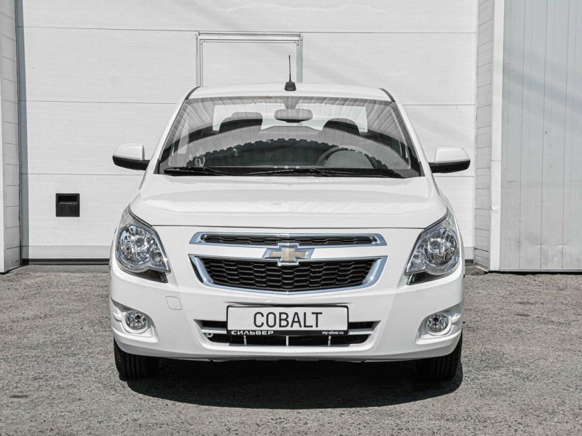 Шевроле кобальт спереди