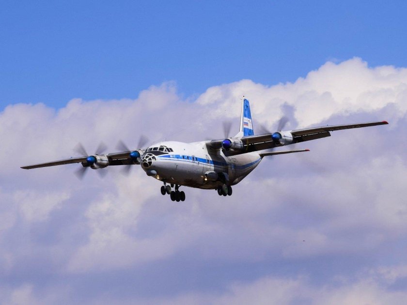 Ан 12 самолет