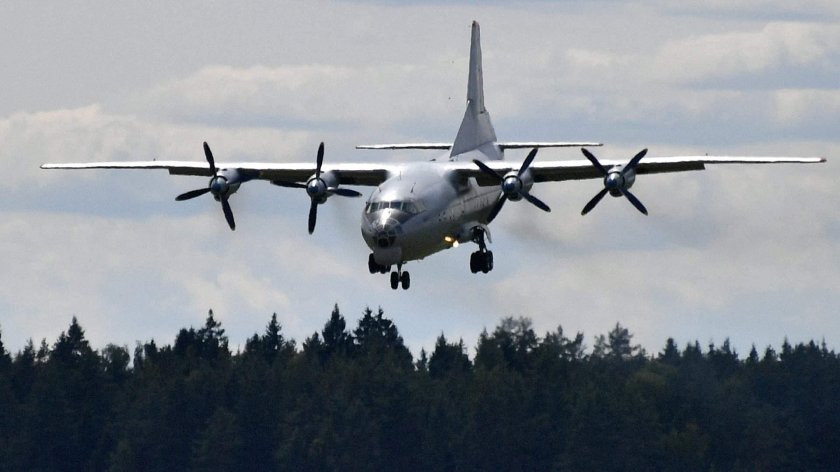 Ан 12 военно транспортный самолёт