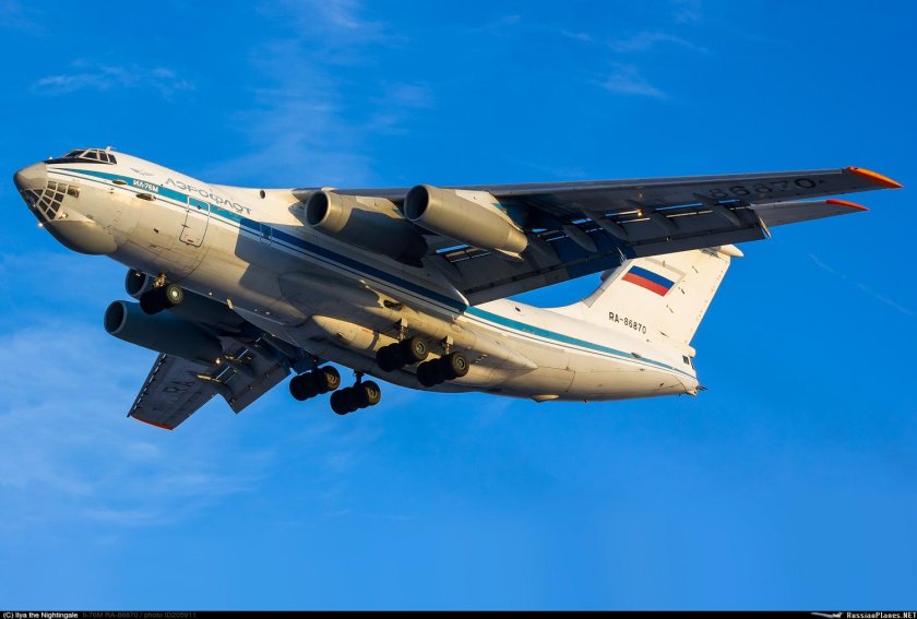 Ил 77