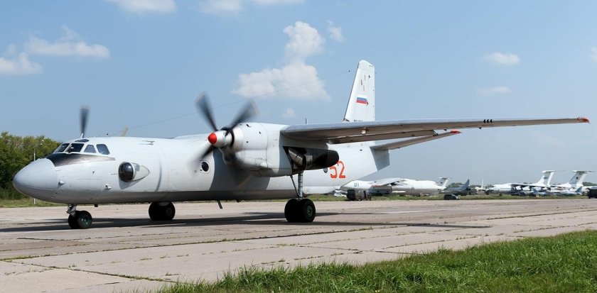 АН-26 военно-транспортный самолёт