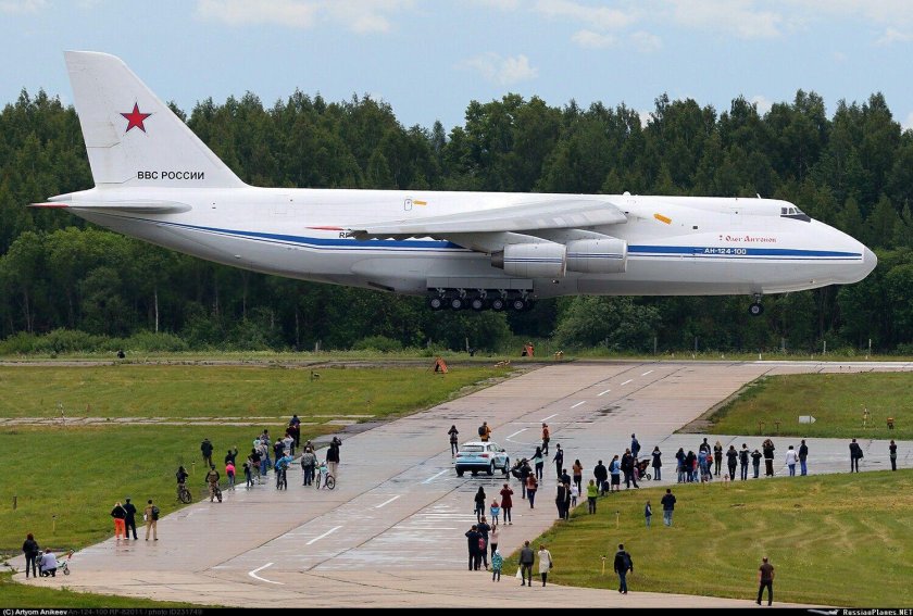 АН 124 Олег Антонов