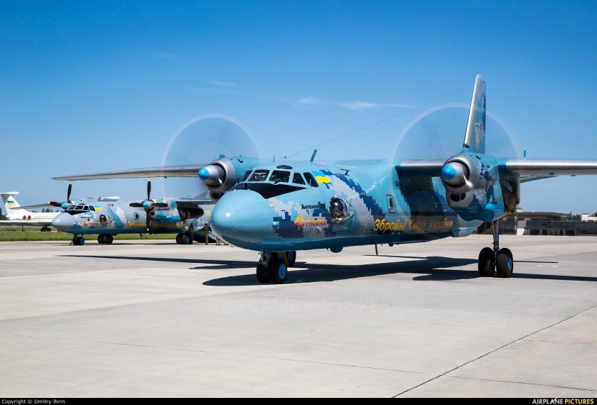 АН-26 военно-транспортный самолёт