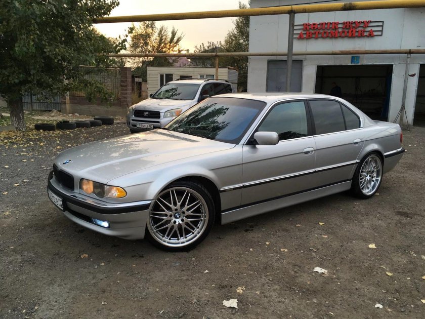 BMW e38 Silver