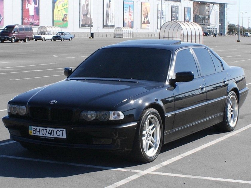 BMW 750i е38