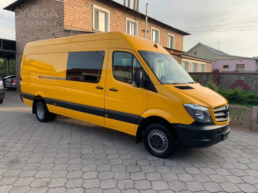 Мерседес Спринтер грузовой желтый