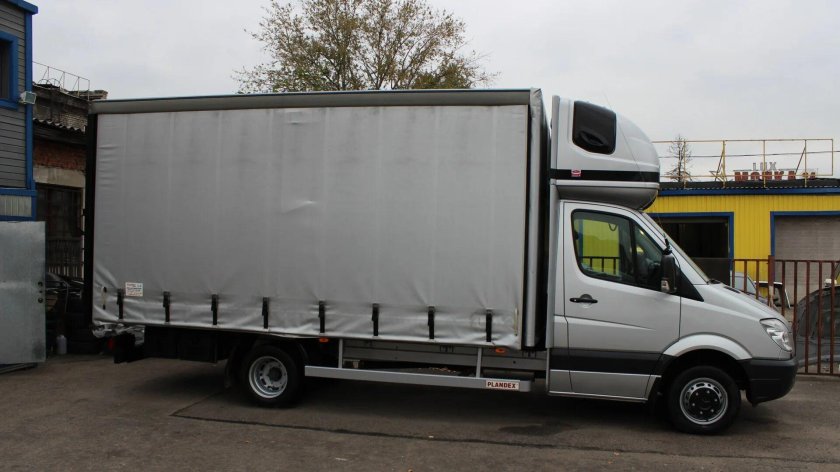 Мерседес Спринтер грузовой тентованный