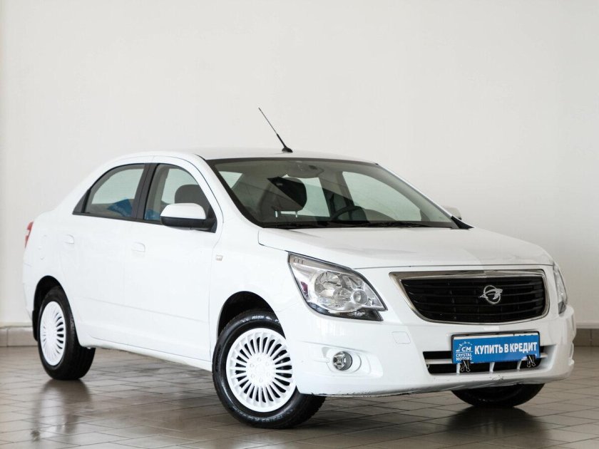 Ravon r4 на белом фоне