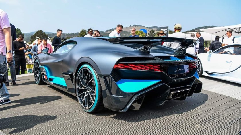 Бугатти диво машина