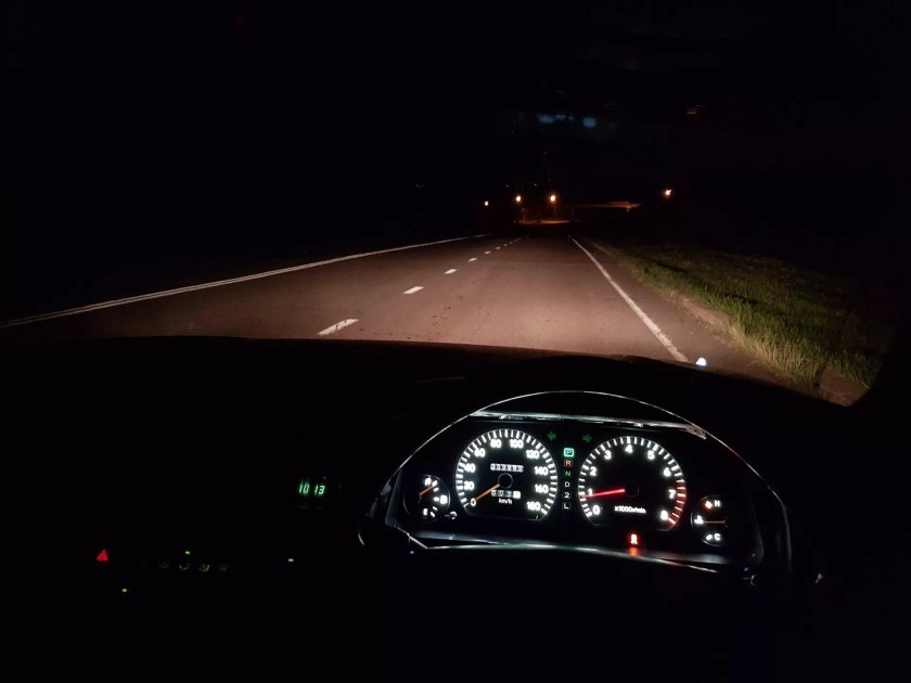 Toyota Mark 2 за рулём ночь