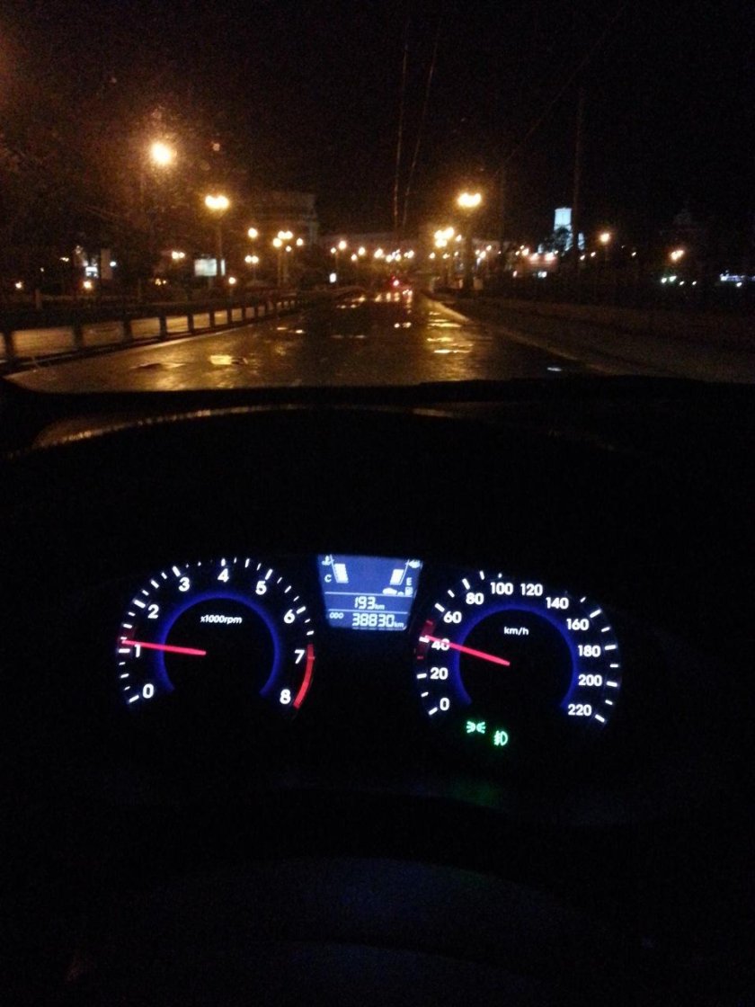 Хендай Солярис салон ночью