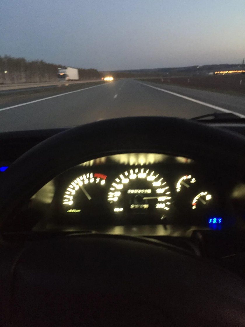 Гранта спидометр 200 ночью