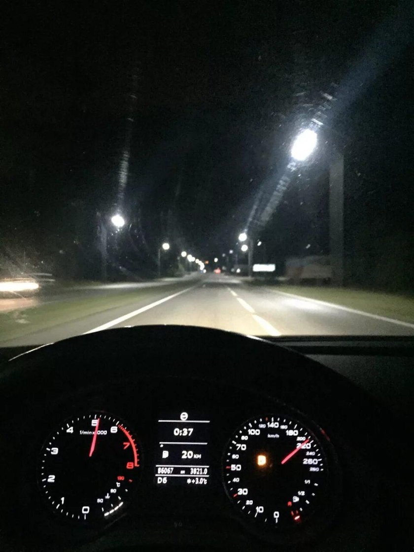 Скорость 200 на спидометре Ауди