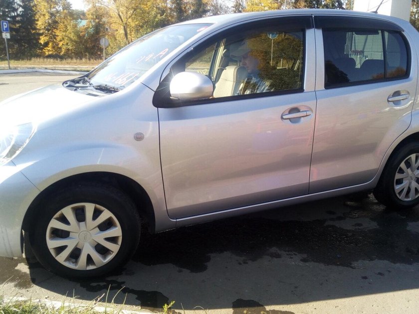 Тойота пассо 2012 серебристый