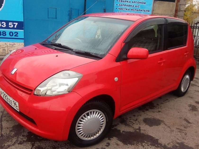 Тойота Пассо 2005 красная