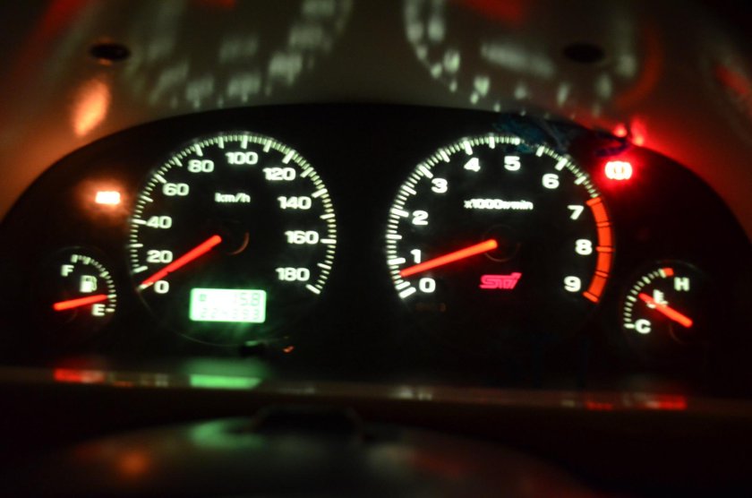 Лампа в панель приборов Субару Форестер sg5