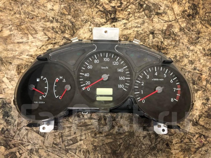 Panel pribor Subaru Forester sg5 XT