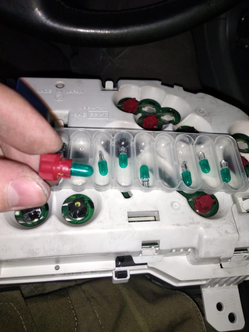 Лампочки подсветки приборной панели Субару Форестер sg5