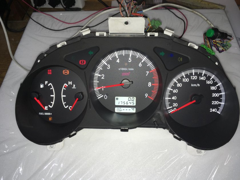 Приборная панель Субару Форестер sg5