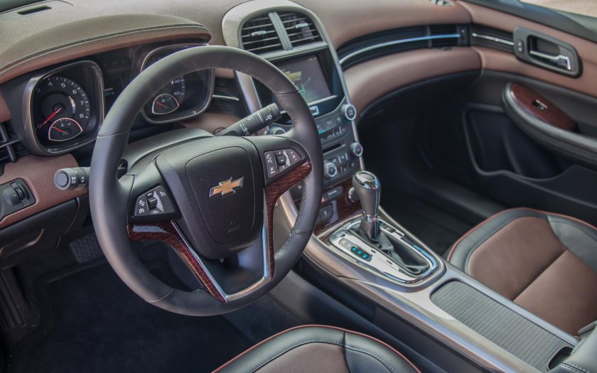 Chevrolet Malibu 2012 салон