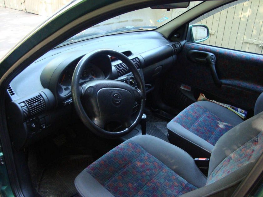 Opel Corsa 1998 салон