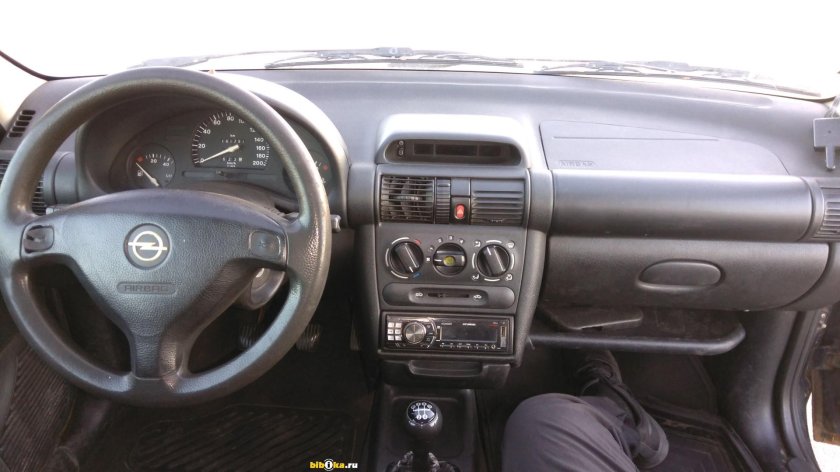 Опель Корса 2000г