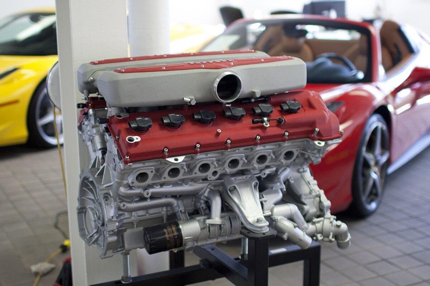 Ferrari f140 engine