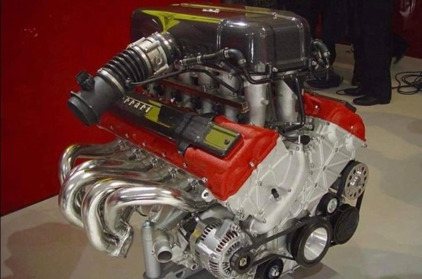 Мотор Феррари v12