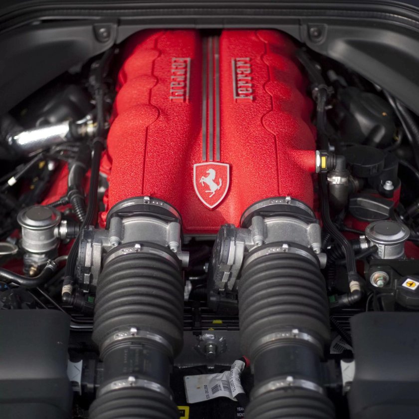 Феррари v8