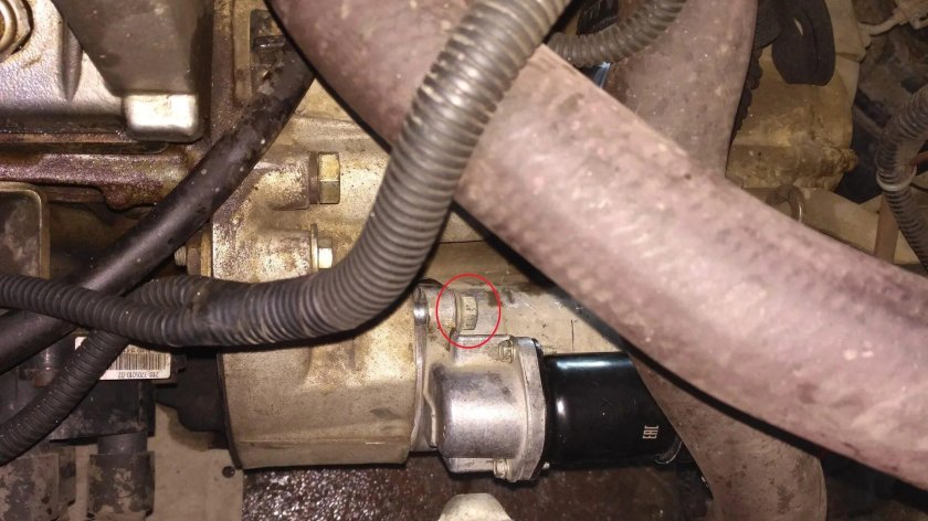 ВАЗ 2114 крепится стартер