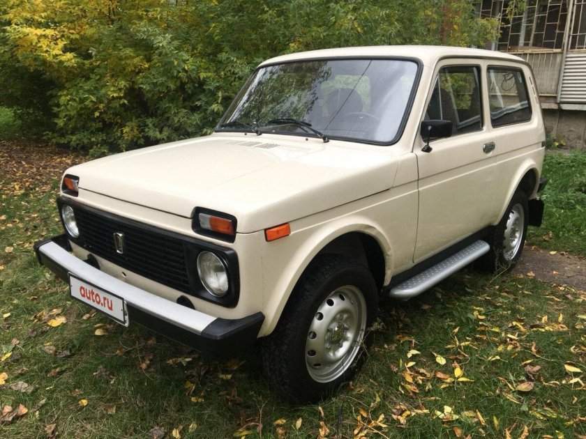 ВАЗ 2121 Нива бежевая