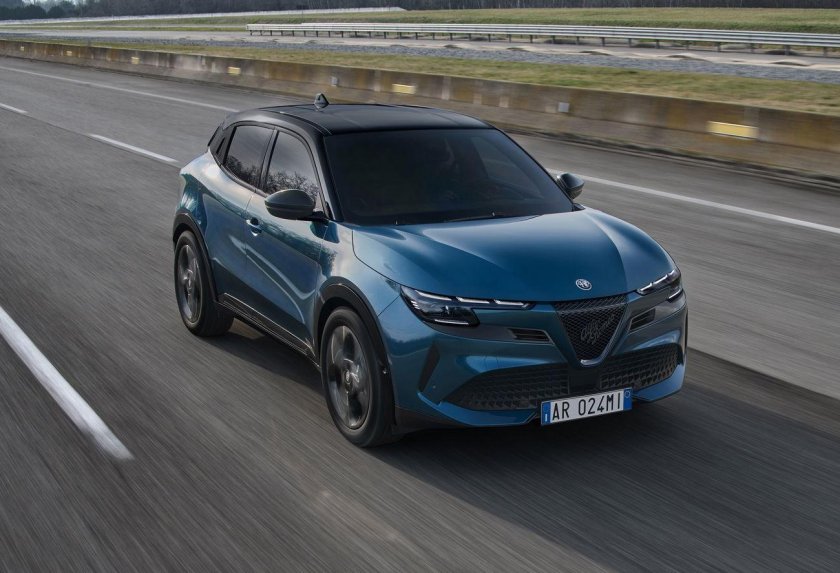 Альфа ромео кроссовер 2024