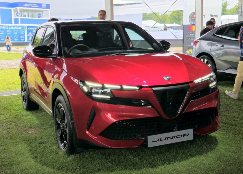 Alfa romeo junior 2024