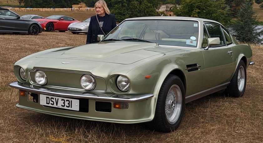 Aston martin v 8 vantage 1977