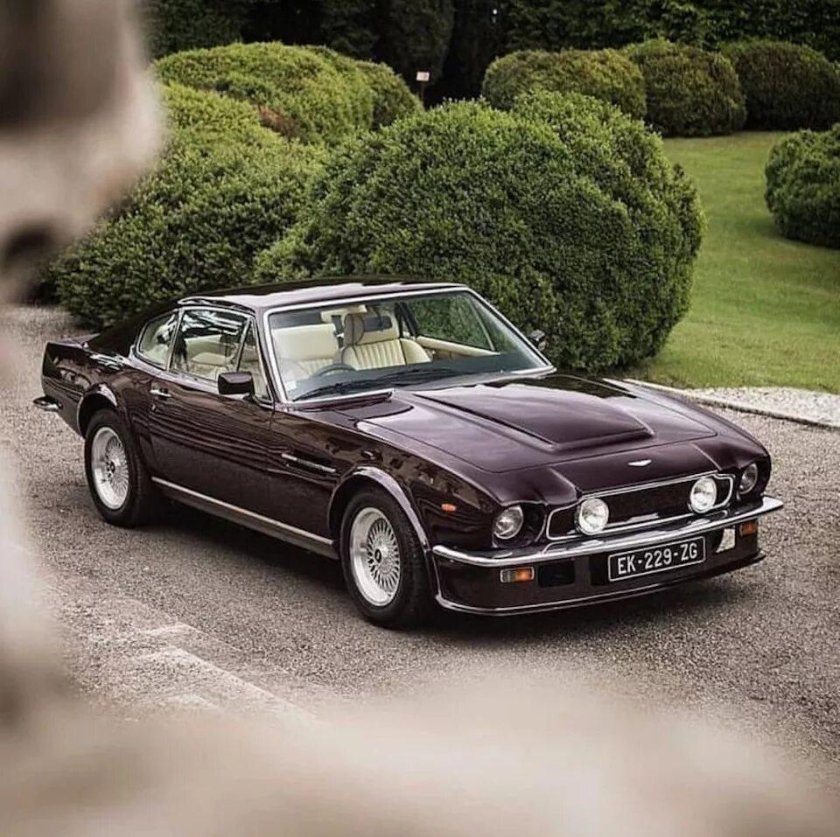 Aston Martin v8