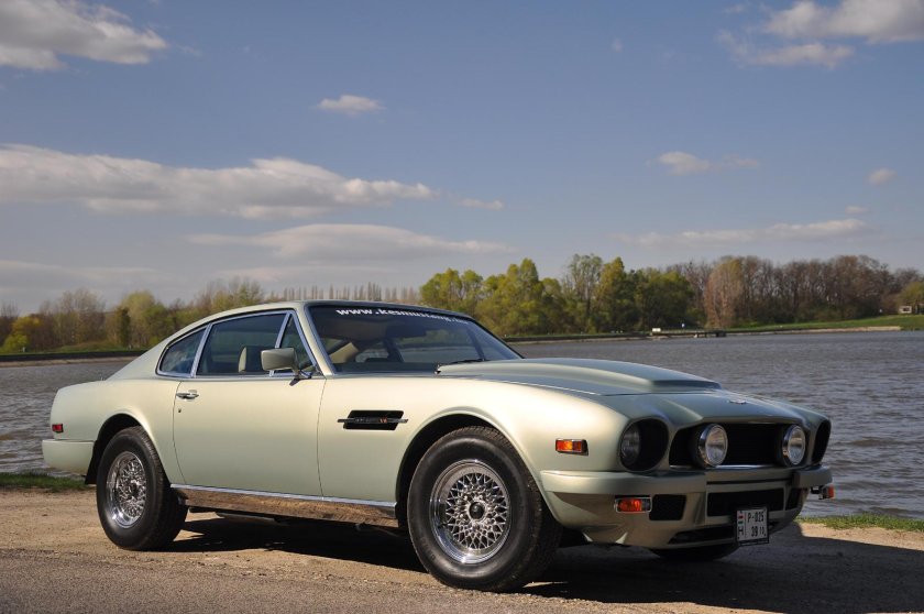 Aston Martin v8 1985